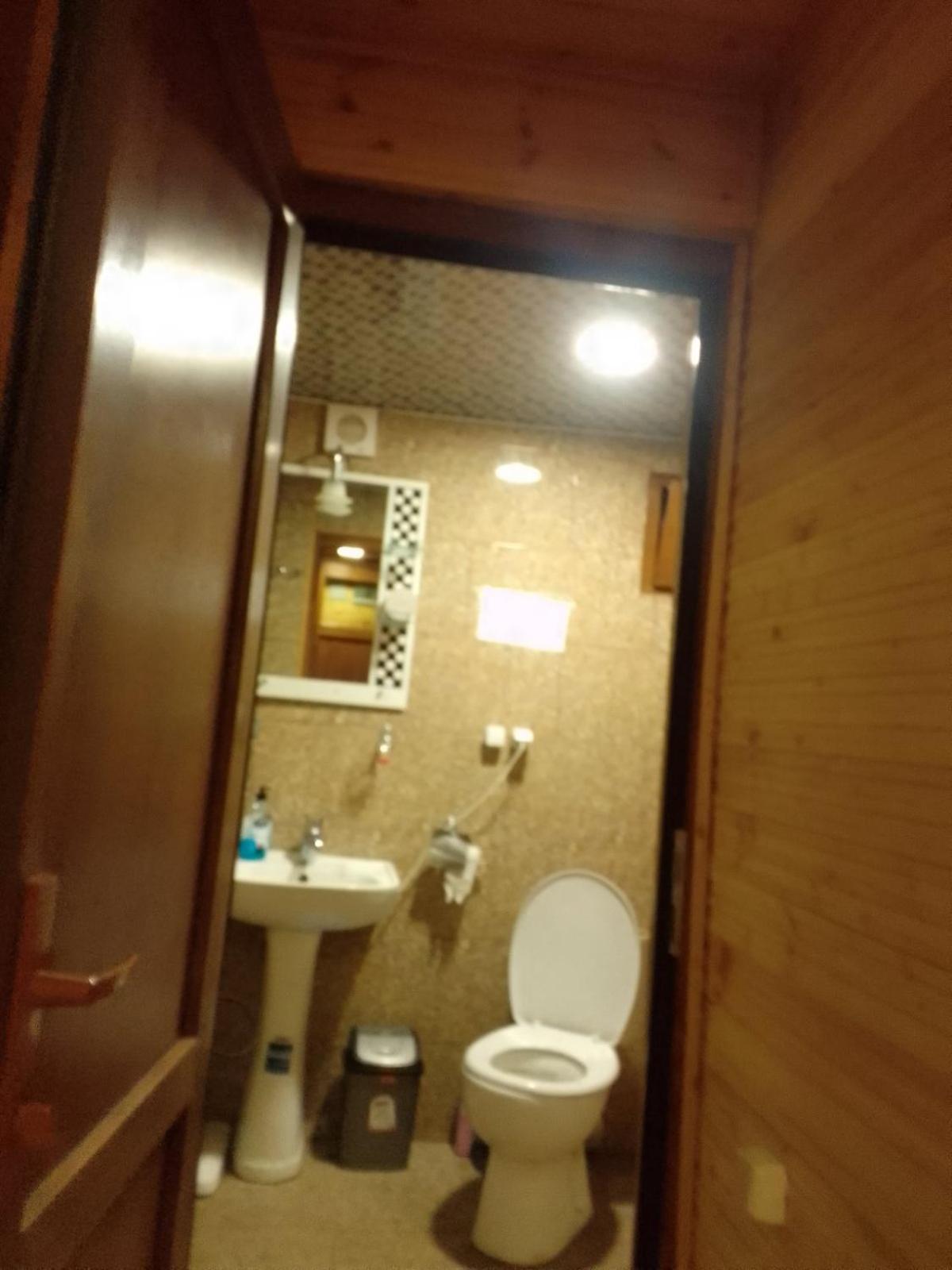 Guesthouse Luka Ushguli Eksteriør billede