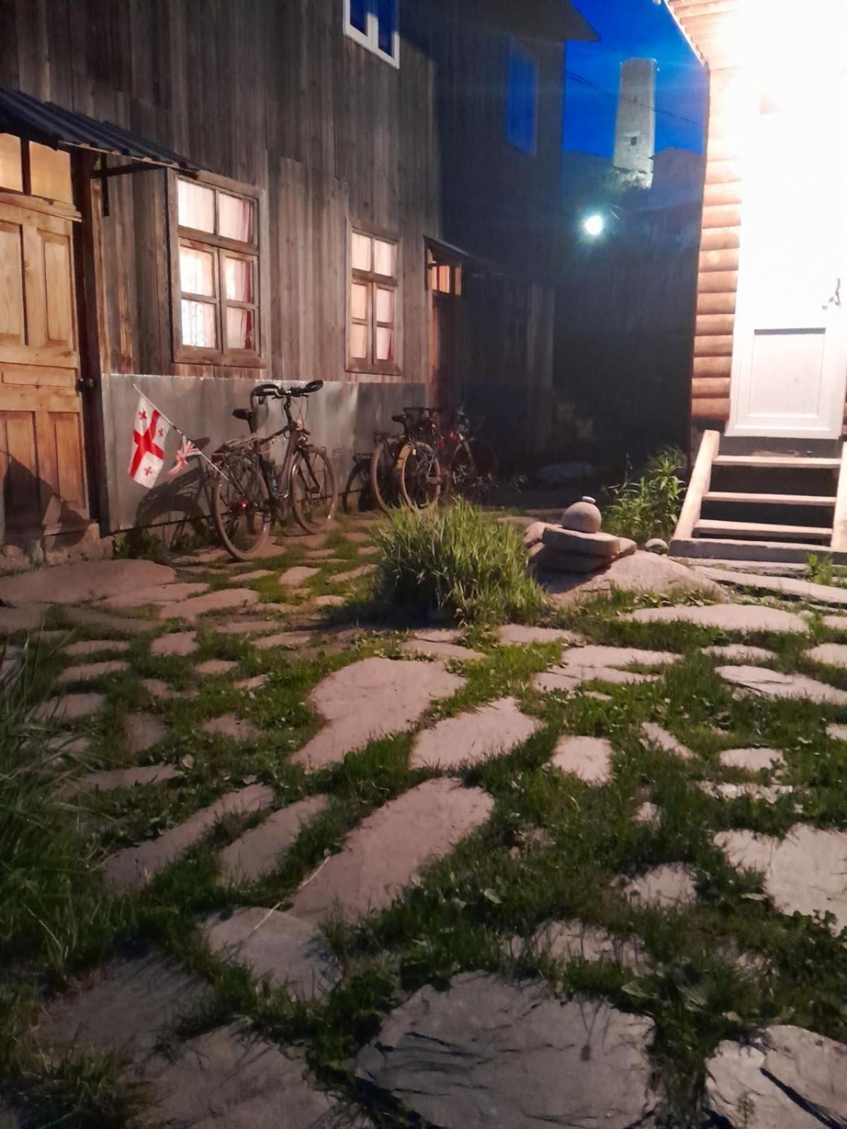 Guesthouse Luka Ushguli Eksteriør billede