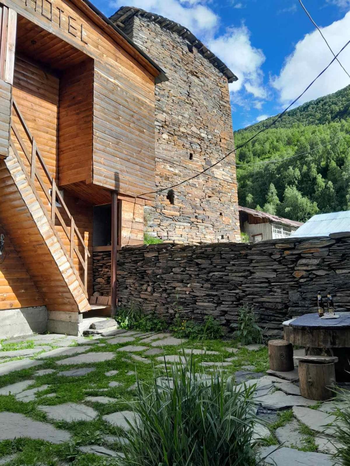 Guesthouse Luka Ushguli Eksteriør billede